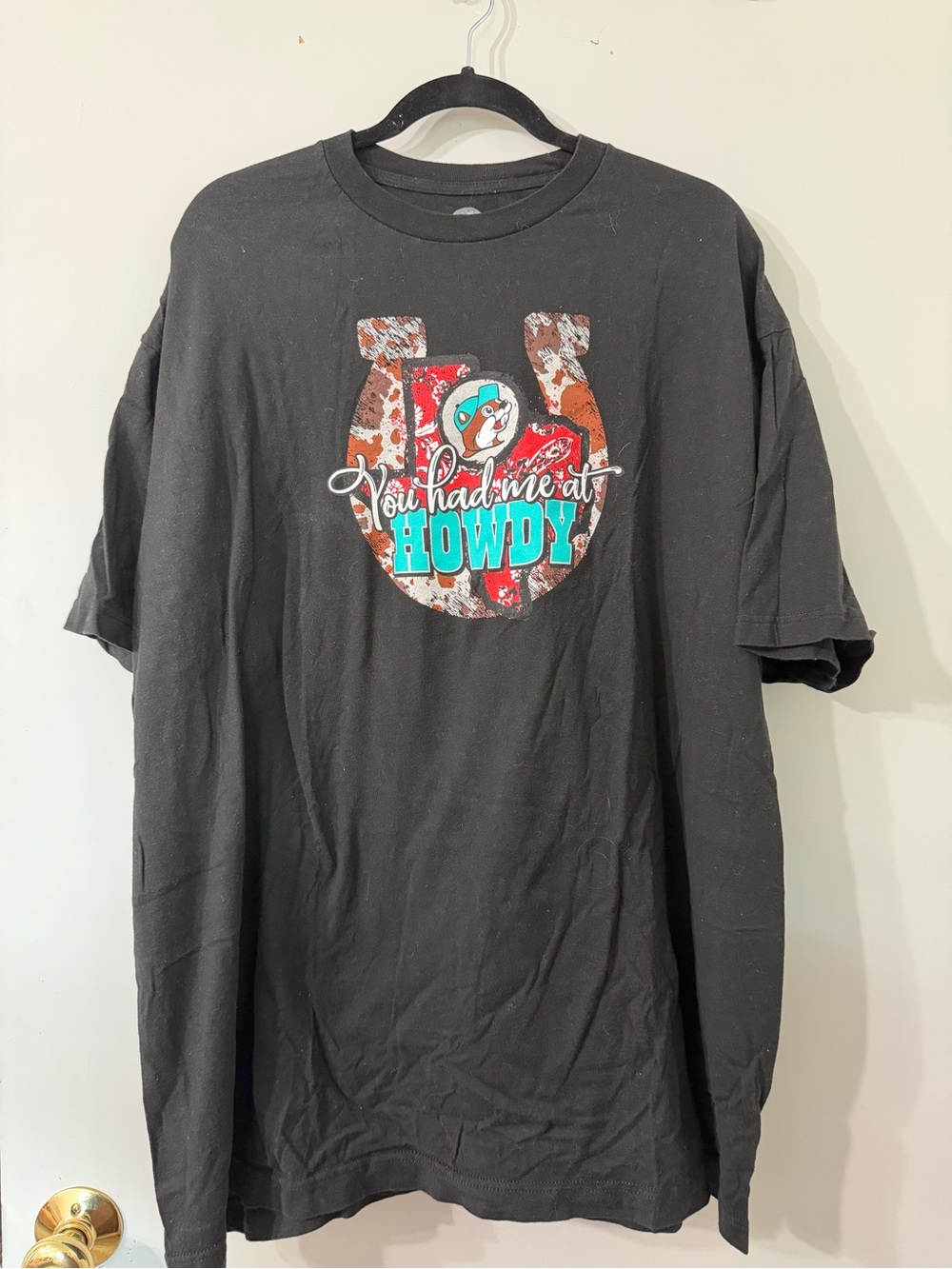 Buc-ee’s HOWDY shirt